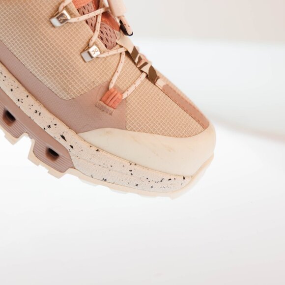 On Cloudtrax Size 8 Womens sneaker/boots Rose/Ivory - Picture 2 of 15